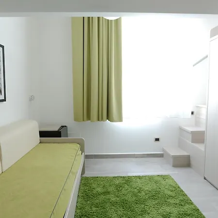 Hotell Ecumano Space 3*