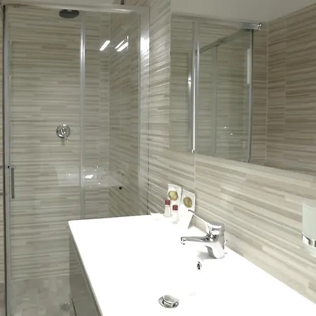 Hotell Ecumano Space 3*